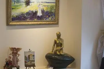 Gallery image
