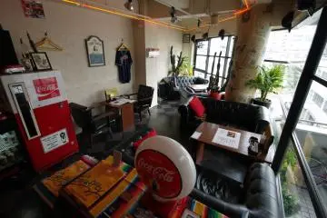 Graffity interior (Photo: <a href="http://www.flickr.com/photos/gethiroshima/" target="_blank" rel="noreferrer noopener nofollow">gethiroshima.com</a>)