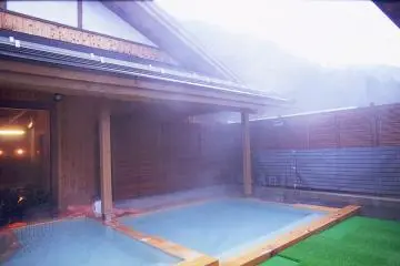 The onsen (Photo: <a href="http://www.gifu-photo.com/" target="_blank" rel="noreferrer noopener nofollow">Gifu Digital Archive</a>)
