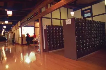 Shoe lockers (Photo: <a href="http://www.gifu-photo.com/" target="_blank" rel="noreferrer noopener nofollow">Gifu Digital Archive</a>)