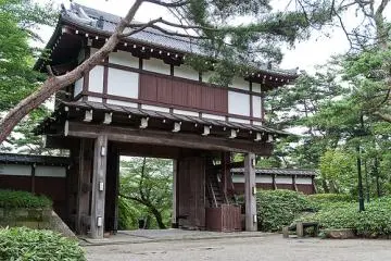 Kubota Castle Front Gate (Photo: <a href="http://www.flickr.com/photos/yoandmi/4893254738/" target="_blank" rel="noreferrer noopener nofollow">YoAndMi (CC BY-NC-SA 2.0)</a>)