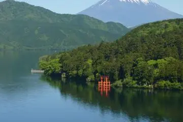 Photo:  Mt. Fuji from Hakone – <a href="https://ja.wikipedia.org/wiki/%E3%83%95%E3%82%A1%E3%82%A4%E3%83%AB:Mt._Fuji_from_Hakone.jpg" target="_blank" rel="noreferrer noopener nofollow">Quercus acuta</a> / <a href="https://creativecommons.org/licenses/by-sa/4.0/deed.en" target="_blank" rel="noreferrer noopener nofollow">CC BY-SA 4.0</a>