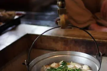 cooked over charcoal stove (Photo: <a href="https://www.flickr.com/photos/kyaabo/248966814" target="_blank" rel="noreferrer noopener nofollow">katsuuu 44</a> / <a href="https://creativecommons.org/licenses/by-nd/2.0/" target="_blank" rel="noreferrer noopener nofollow">CC BY-ND 2.0</a>)
