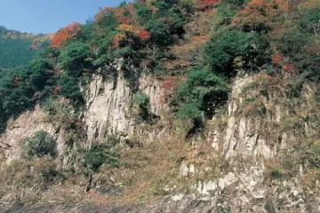 Sheer cliffs at Kaochidani (Photo: Mie Prefecture)
