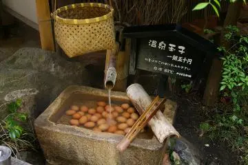 Onsen (Photo: <a href="http://www.flickr.com/photos/fri13th/3518929518/in/photostream/" target="_blank" rel="noreferrer noopener nofollow">Lazy Friday 13th</a>)