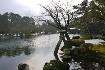 Kenrokuen: A Park for Winter's End