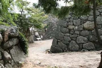 Labyrinth like walls of Matsusaka Castle ruins. (Photo: PPF)