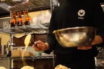 Okonomiyaki (Photo: <a href="http://www.gethiroshima.com" target="_blank" rel="noreferrer noopener nofollow">GetHiroshima</a>)