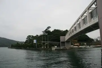 The overhead causeway leading to the Mikimoto Pearl Island (Photo: PPF)