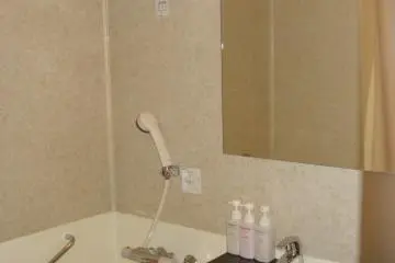 I was happy with the space in the bathroom. (Photo: Vika)