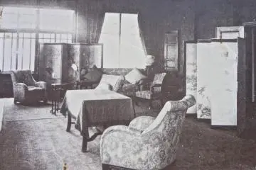 And in the middle tower, a special VIP room for honored guests was built.