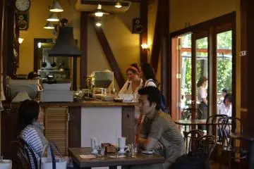 The cafe serves a seasonal menu using fresh, local produce (Photo: Butterfly Hu)