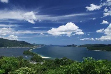View of the pine trees on sandbank (Photo: <a href="https://www.flickr.com/photos/yv/3222788098/in/photostream/" target="_blank" rel="noreferrer noopener nofollow">Yvon Liu</a> / <a href="https://creativecommons.org/licenses/by-nc-sa/2.0/" target="_blank" rel="noreferrer noopener nofollow">CC BY-NC-SA 2.0</a>)
