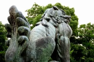 Beauties at Hōkoku Shrine, Osaka