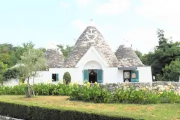 Various countries architecture is on display at Little World (Photo: Aichi Pref.)