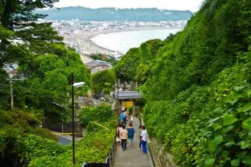 Gokuraku Temple and Beach Walk
