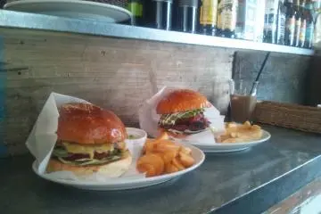 Burger order up! (Photo: Vika)