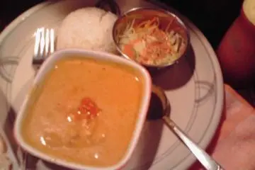 Curry with salad and rice