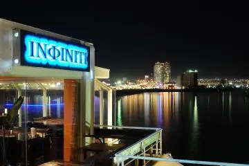 INFINITI Bar & Grill [Chiuso]