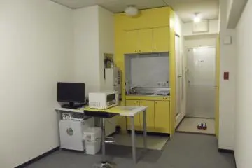 Small kitchen area (Photo: Rainbow Weekly Monthly Mansion)