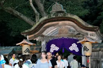 One of the busiest days of the year for this gate! (Photo: Yukio Yoshida)