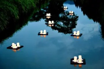 Lit-up lanterns flowing down the Ichijodani River (Photo: Yukio Yoshida)