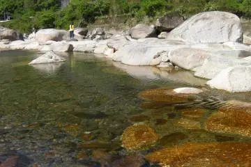 Crystal clear water, good fishing (Photo: Paul Arenson)