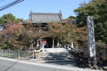 The great Gate of Kasadera Kannon. (Photo: Aichi Pref.)