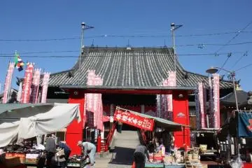 Kasadera Kannon on market day. (Photo: Aichi Pref.)