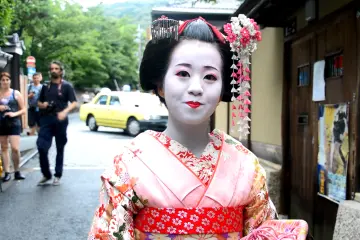 Konnichiwa & Sayonara in Japan