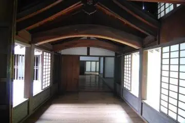 Shizutani School, Bizen City, Okayama (Photo: <a href="http://www.flickr.com/photos/9160678@N06/2889265597/sizes/m/in/set-72157607506537205/" target="_blank" rel="noreferrer noopener nofollow">scarletgreen </a>)