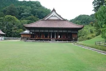 Shizutani School, Bizen City, Okayama (Photo: <a href="http://www.flickr.com/photos/9160678@N06/2890098260/sizes/m/in/set-72157607506537205/" target="_blank" rel="noreferrer noopener nofollow">scarletgreen </a>)