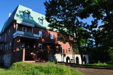 When the snow melts, a greener, lusher Freedom Inn emerges (Photo: Cliff Bernstein)