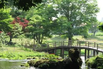 The water flows into a stunning park