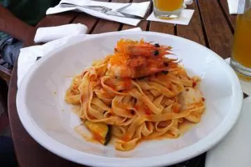 Fettucini shrimp and calamari (Photo: Sue Ann Kunath)