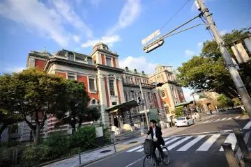 Completed in 1918, Osaka Central Public Hall in Nakanoshima, is a symbol of prosperity in the Taisho period. (Photo: <a href="https://www.flickr.com/photos/mith17/6214313627" target="_blank" rel="noreferrer noopener nofollow">Mith Huang</a> / <a href="https://creativecommons.org/licenses/by/2.0/" target="_blank" rel="noreferrer noopener nofollow">CC BY 2.0</a>)