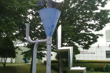 The clock is a piece of modern public art (Photo: Justin W. Dart)