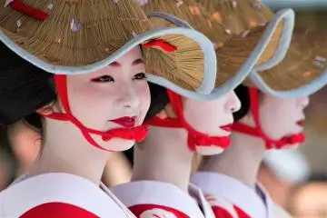 Ancient traditions live on at the Gion Matsuri (Photo: <a href="https://www.shutterstock.com/image-photo/kyoto-july-24-unidentified-maiko-girl-206817370" target="_blank" rel="noreferrer noopener nofollow">Kqlsm / Shutterstock.com</a>)
