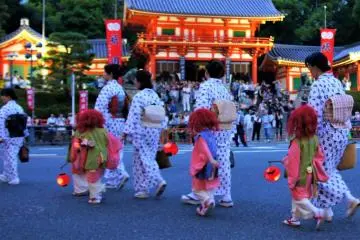 Red lanterns lit the path to the Yasuka Shrine (Photo: Saori Jerkins)