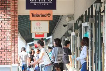 A shopper's paradise (Photo: <a href="https://www.premiumoutlets.co.jp/en/sano/" target="_blank" rel="noreferrer noopener nofollow">PREMIUM OUTLETS</a>)