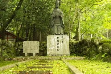 Memorial statue to the Kitabatake Clan (Photo: John Fowler)