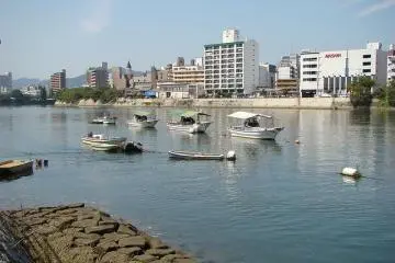 boats on the river (Photo: gethiroshima.com)
