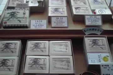 Displays of various kombu products