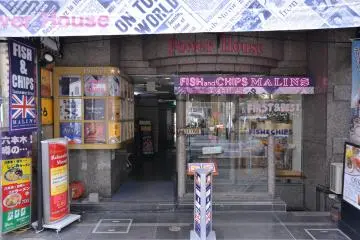 Entrance to "Malins", Roppongi (Photo: Katerina Tyutyunnyk)