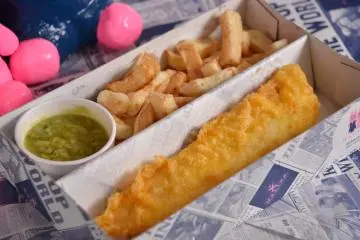 Very traditional and authentic UK's dish at "Malins" (Photo: Katerina Tyutyunnyk)