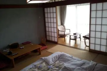 Tatami room, sunroom, and balcony (Photo: KWH)