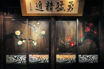 Closet door decorations (Photo: Tokyo Restaurants Factory Inc.)
