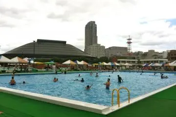 Central Park Family Pool (Photo: <a href="http://www.gethiroshima.com" target="_blank" rel="noreferrer noopener nofollow">GetHiroshima</a>)