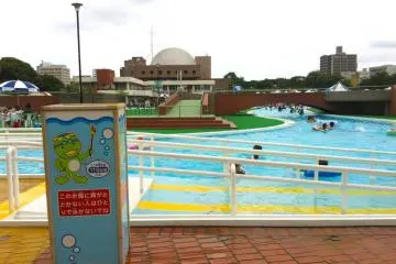 Central Park Family Pool (Photo: <a href="http://www.gethiroshima.com" target="_blank" rel="noreferrer noopener nofollow">GetHiroshima</a>)