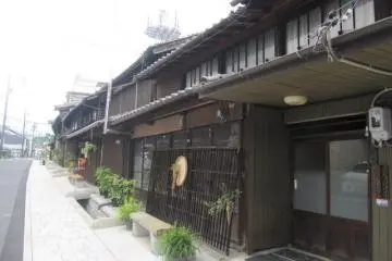 Udatsu houses in Nakatsugawa-juku (Photo: Justin W. Dart)